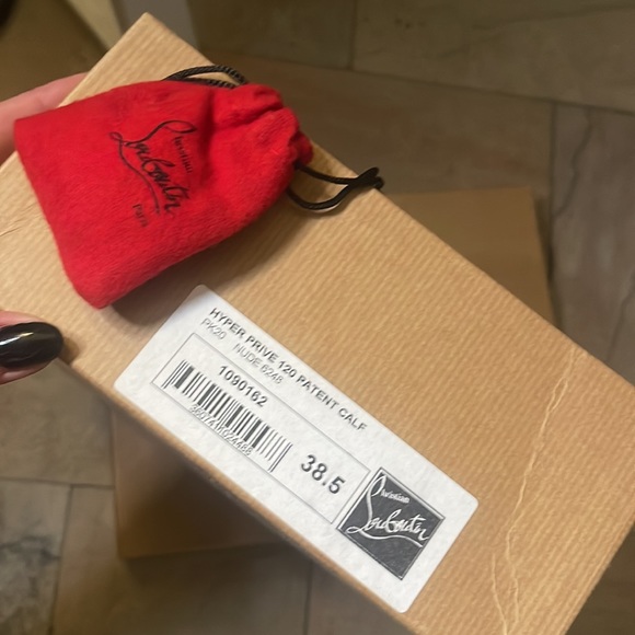 Christian Louboutin - Nude Platform - Picture 3 of 5